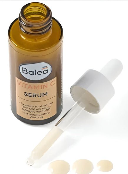 Application sérum vitamine C visage